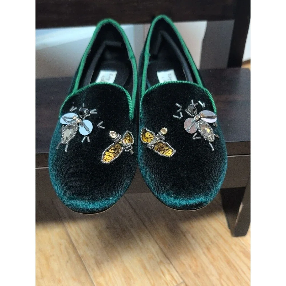 Vintage Havana Sue Hunter Green Velvet Embellished Bee Fly Loafers Size 6. NEW